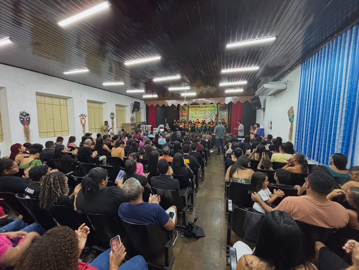 Alunos de Violão e Flauta Doce Recebem Certificados em São Miguel dos Campos