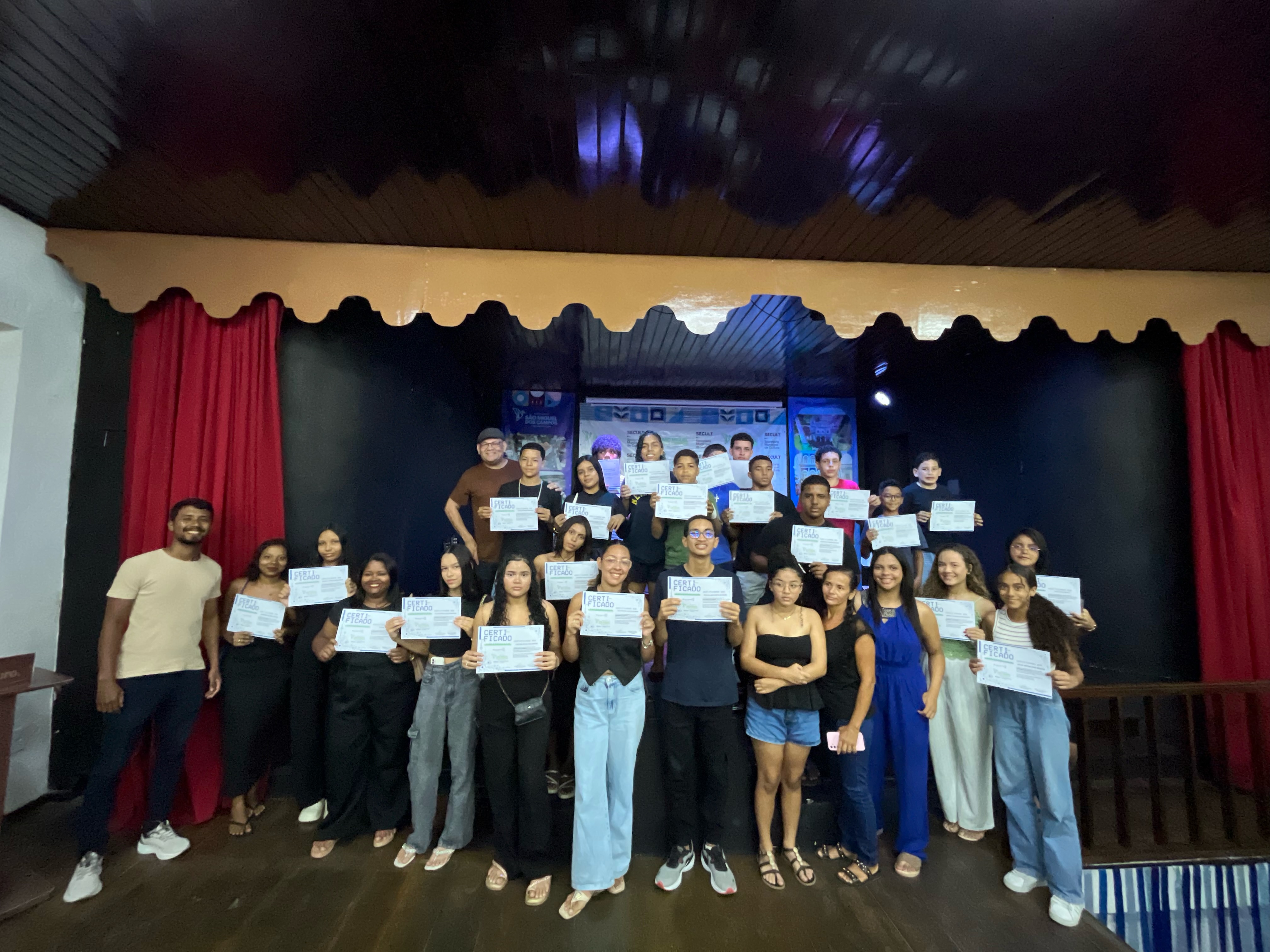 Conquista e Futuro: Entrega de Certificados dos Cursos Culturais e Profissionais