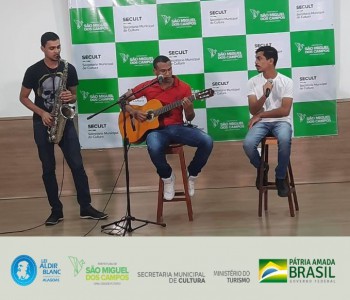 Israel D'Lucas canta MPB