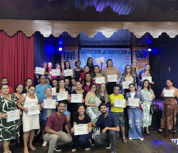 Secretaria de cultura entrega certificados dos cursos de : Crochê, Desenho, Saxofone e outros