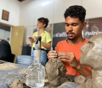 Ofina de Modelagem em argila na Casa da Cultura 