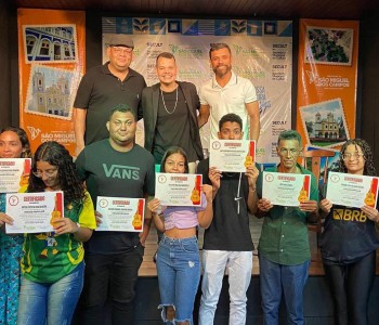 Secult realiza entrega de certificados dos cursos de violão e flauta, nesta quinta-feira (18)