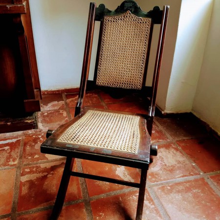 Cadeira dobrável de madeira com palhinha indiana - 1960