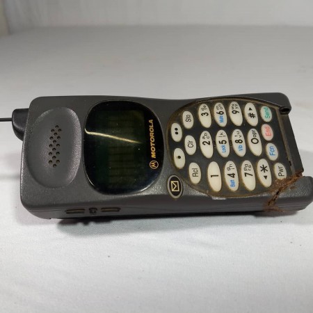 Telefone celular Motorola, tijolão.